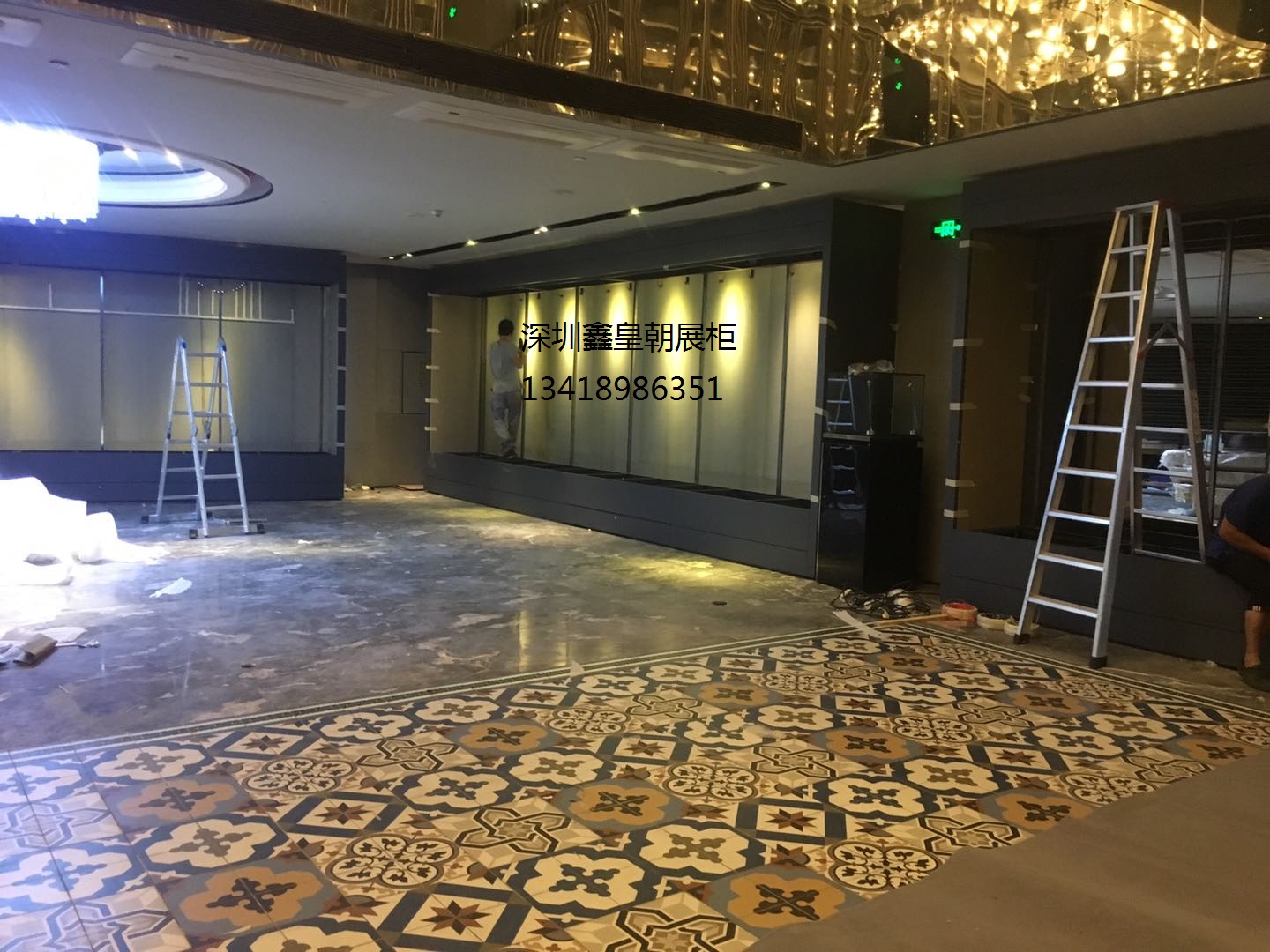 贵州省茅台酒收藏馆展柜